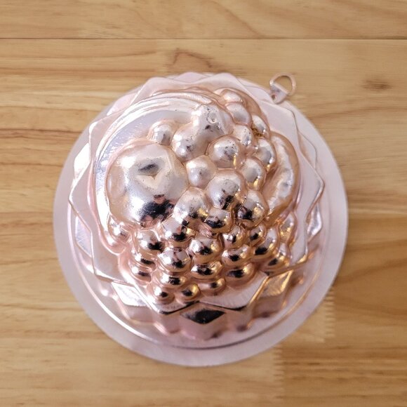 Vintage Aluminum Mold - Picture 3 of 4